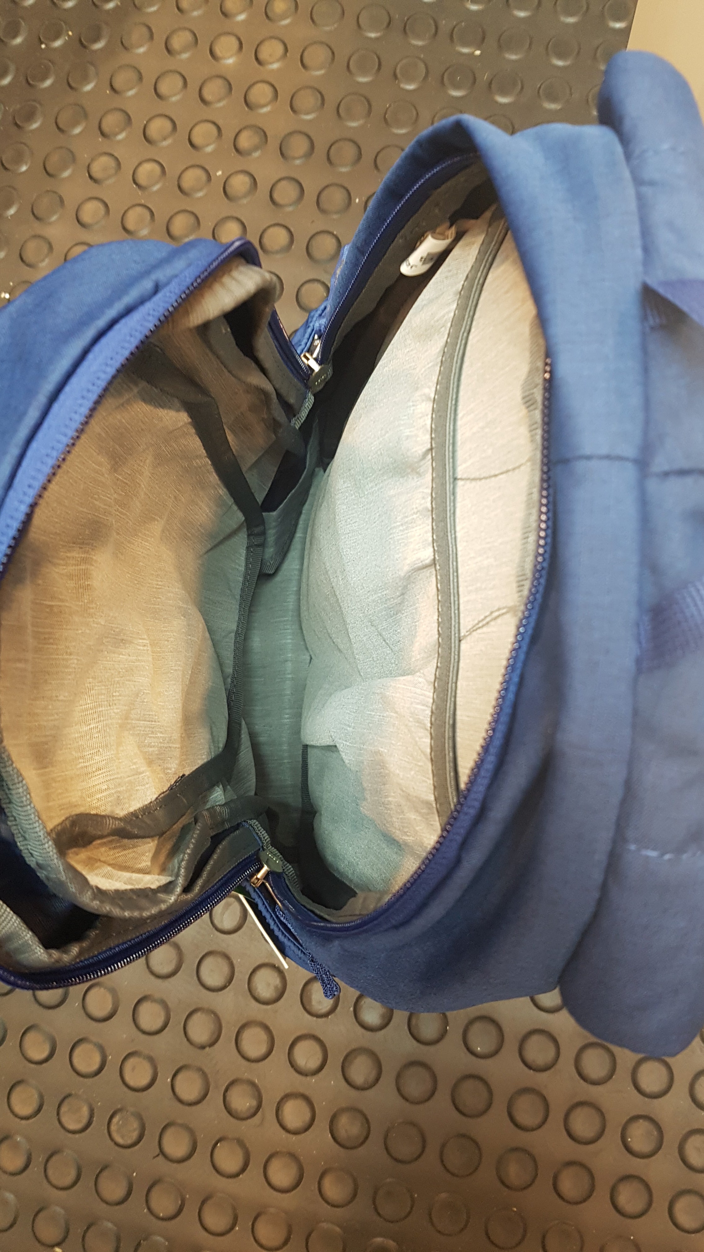 Deuter Stepout 12,16,22-  Lightweight Day Bag/Back Support School/ Day Bag - Backpackers Gallery