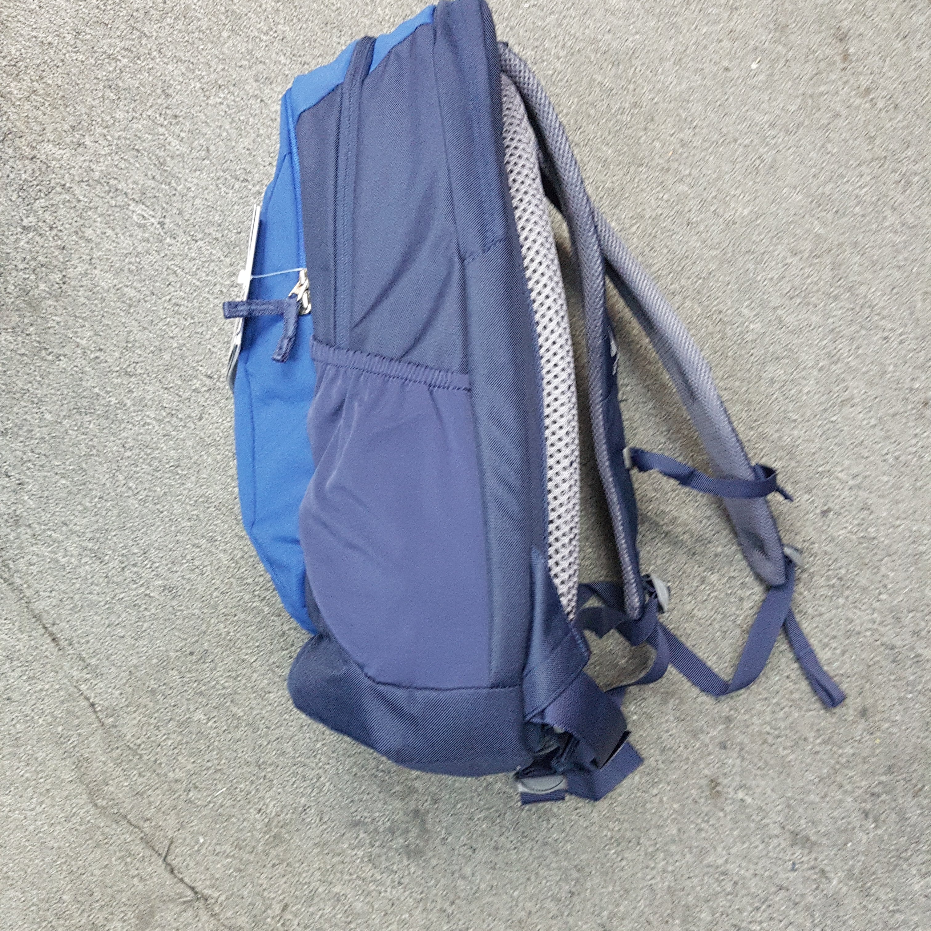Deuter 17" laptop bag  Gigant steel navy - Backpackers Gallery